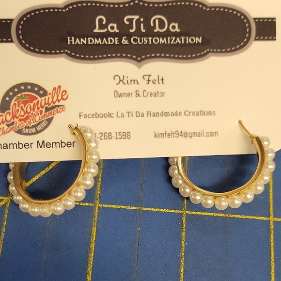 Gold Tone White Pearl Faux Hoop Earrings - Picture 1 of 3